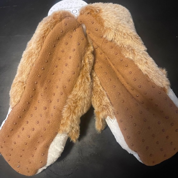 NWT fox slipper socks with grippers - Picture 4 of 5